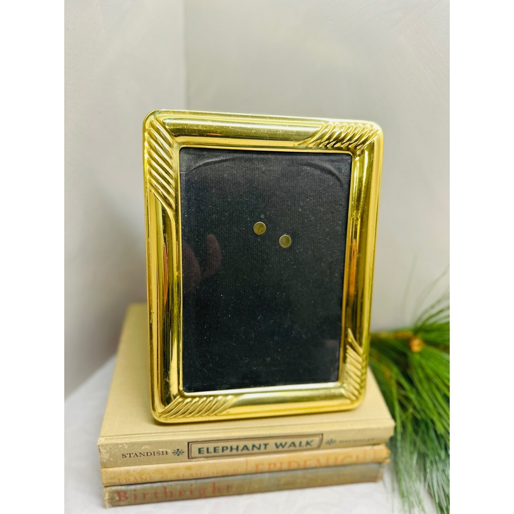 Vintage Gold Tone Ribbed Corner Picture Frame Hollywood Regency 5x7 Tabletop